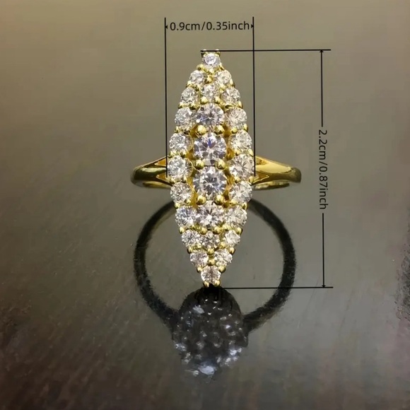 🆕⭐️Beautiful 14k Gold plated Oval shaped Ring. Dimensions included in photos. - Picture 2 of 4